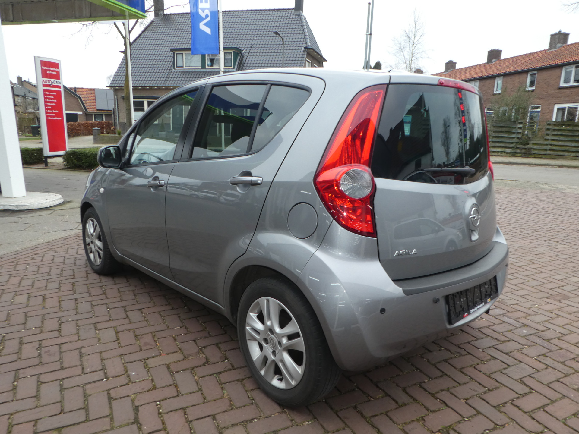 42993282-4.jpg