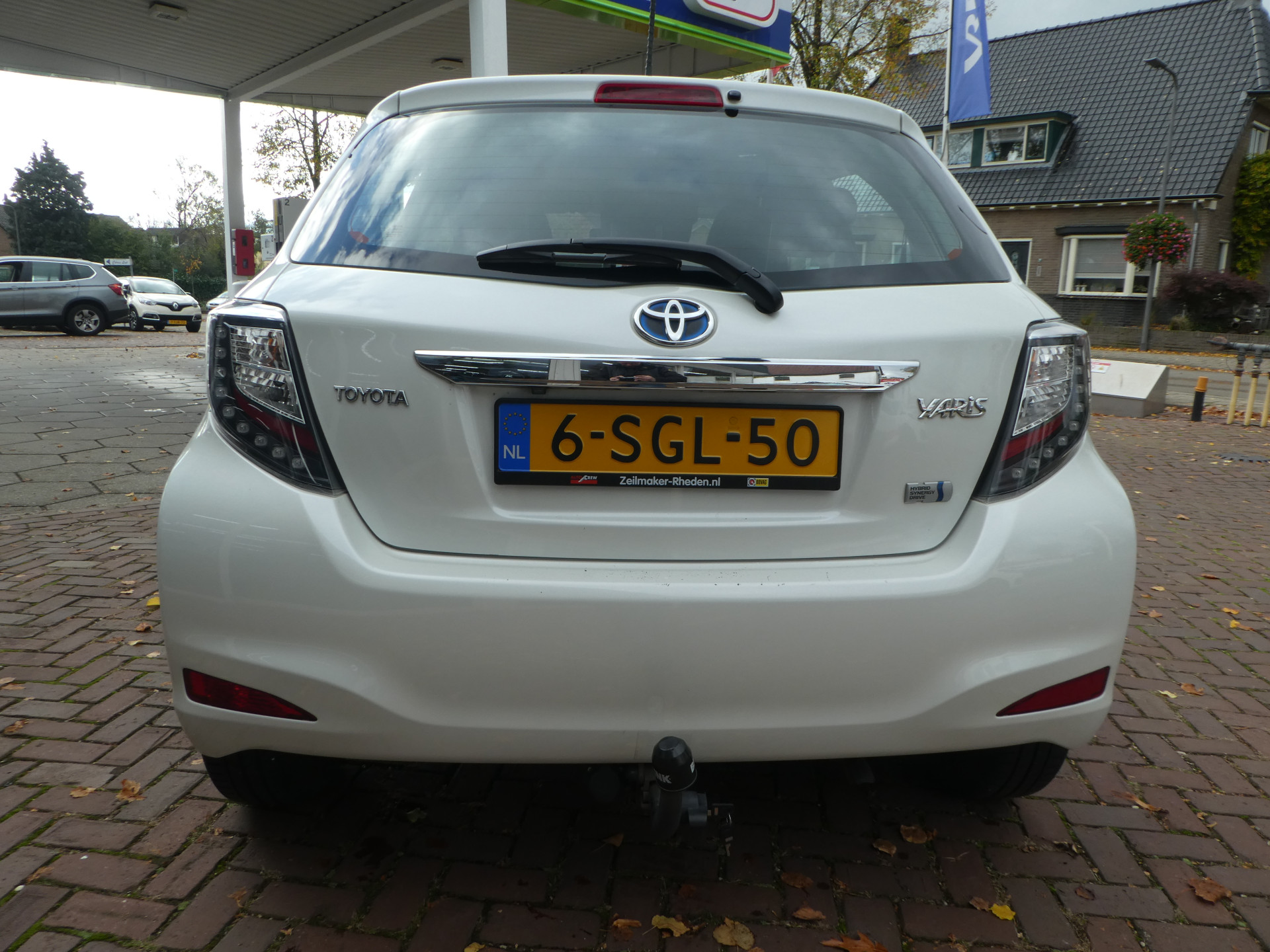 48564717-3.jpg